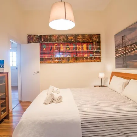 Traditional Gomes - Lisbon's Oasis Apartment *